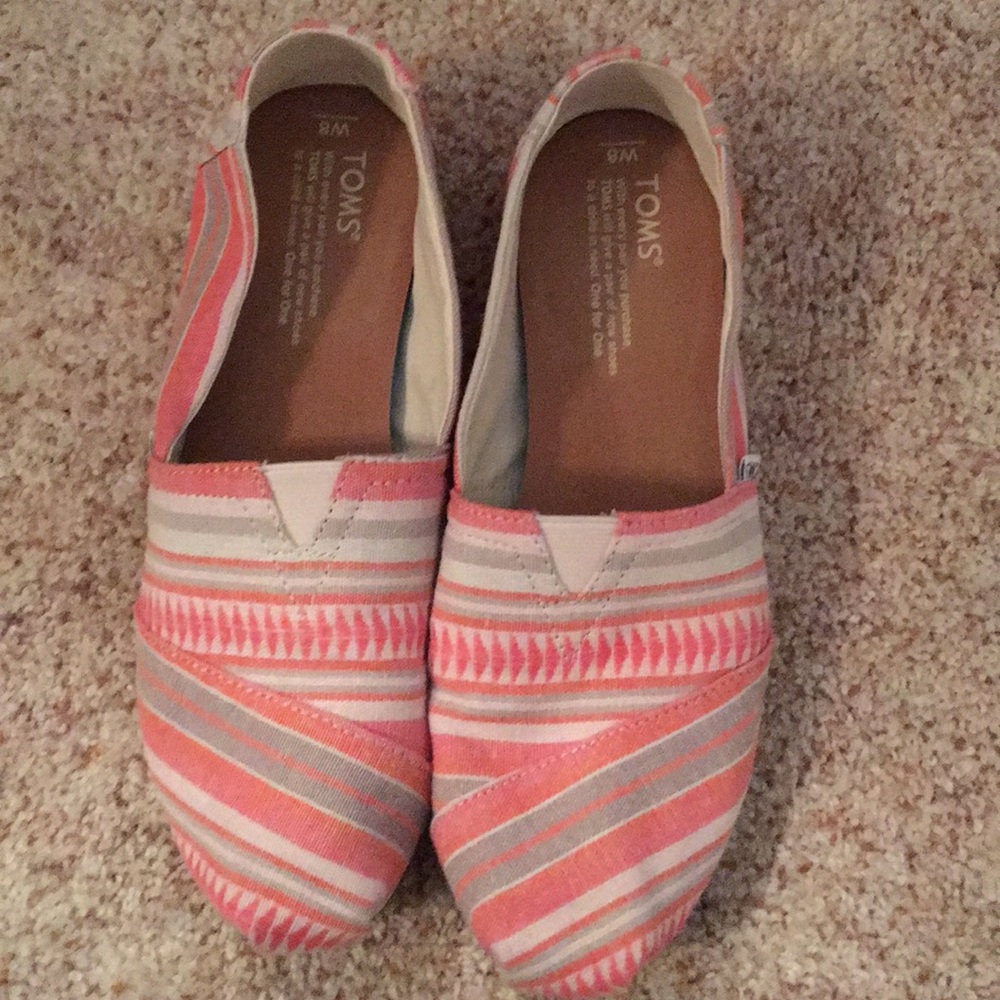 Cute pink toms